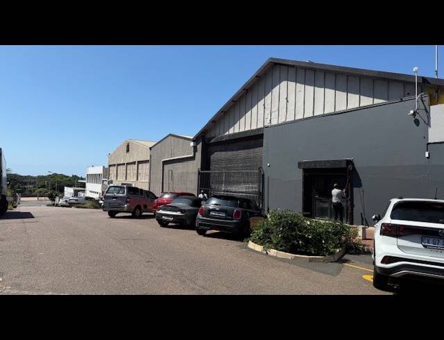 1,100M² WAREHOUSE TO LET IN WINDERMERE